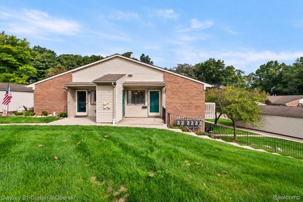 403 SPRING BROOKE DR, BRIGHTON, MI 48116 - Image 9cd338ca17e00538b565fe67ee637d8e/3999867622