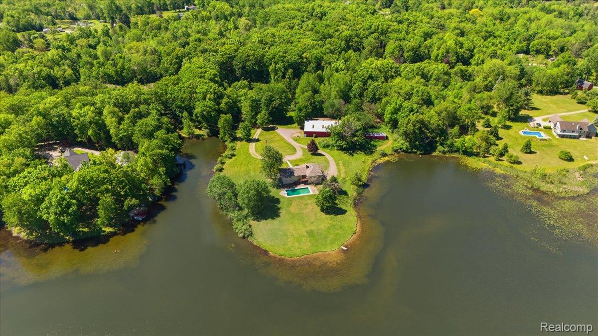 725 Deerpath Court