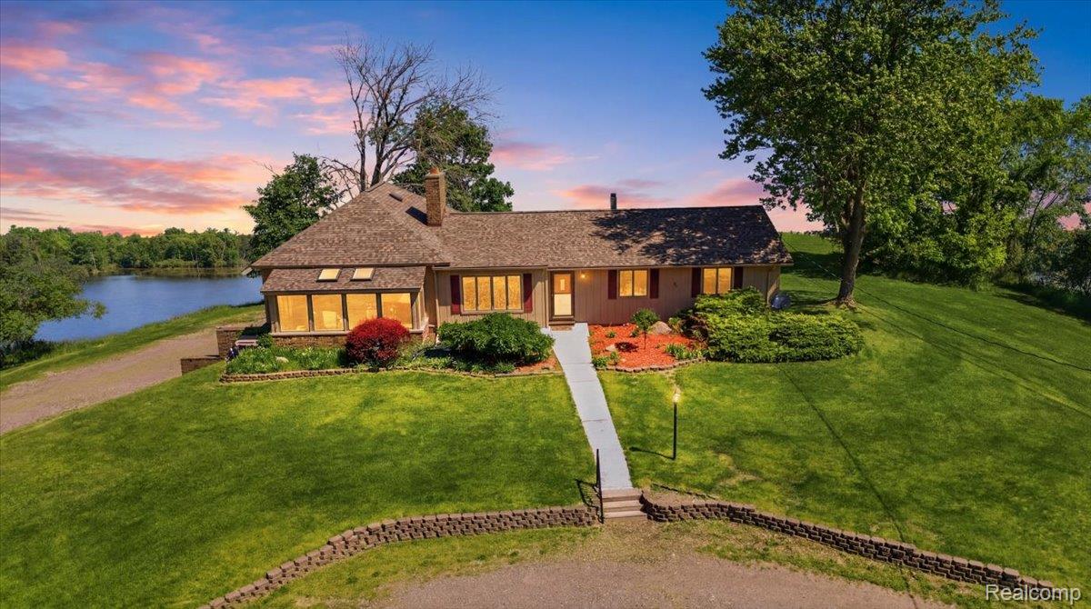 725 Deerpath Court