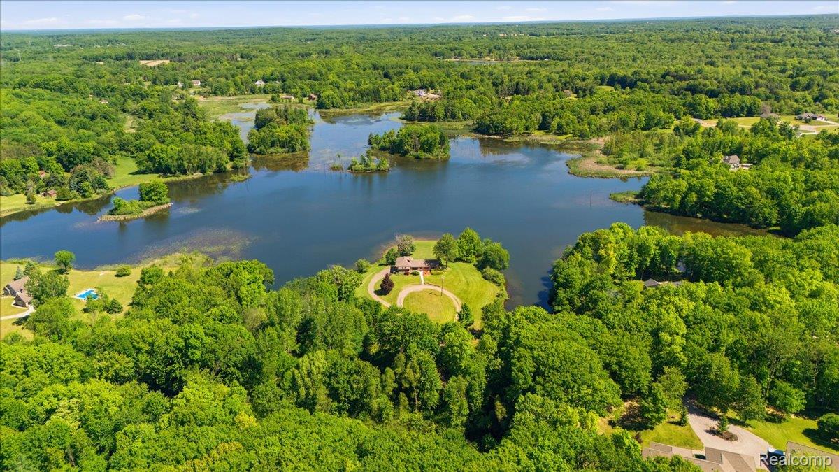 725 Deerpath Court