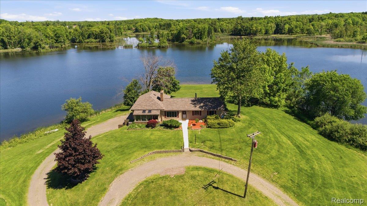 725 Deerpath Court