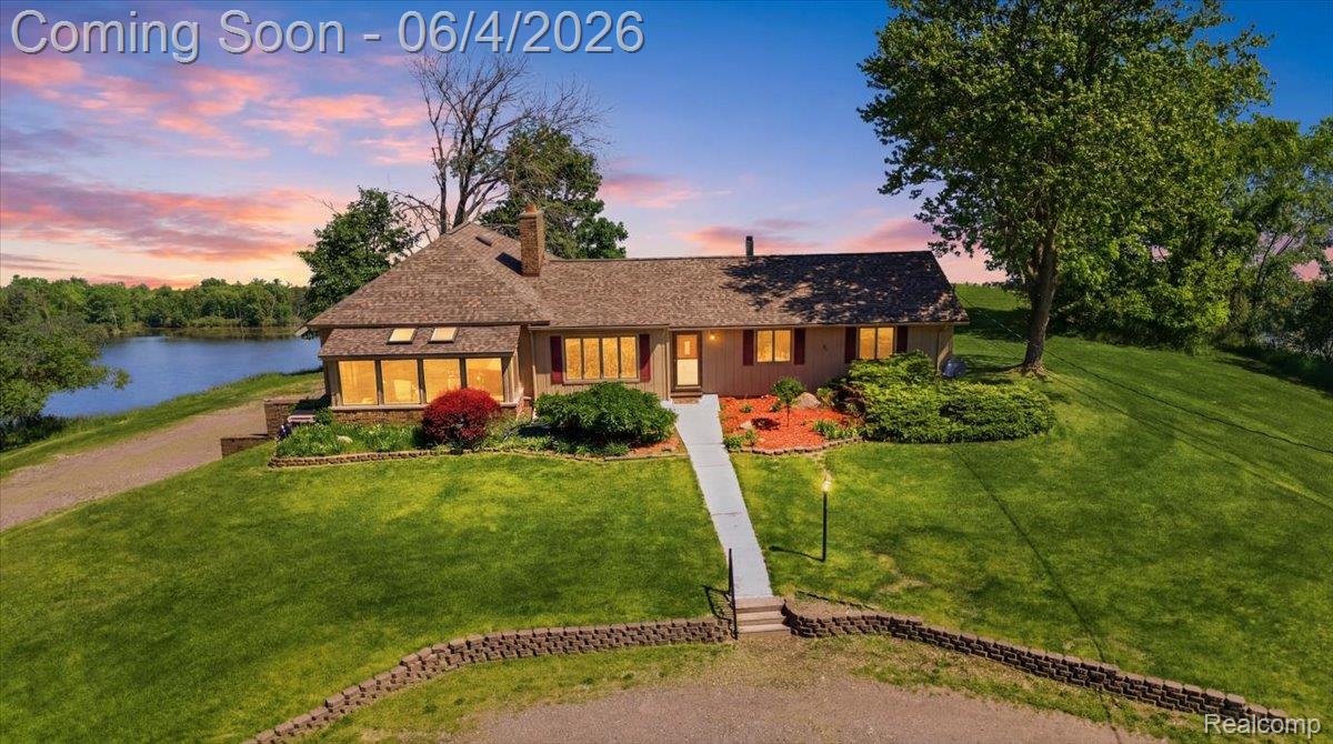 725 Deerpath Court