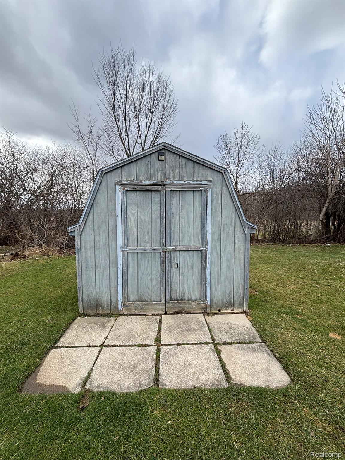 225 W Thornridge Lane