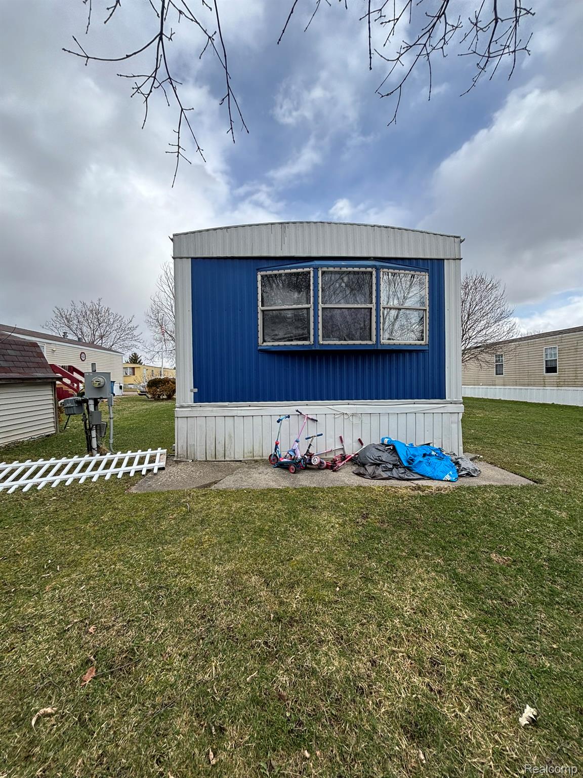 225 W Thornridge Lane