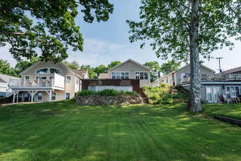 5134 Deep Point Drive Pavilion Township MI 49002