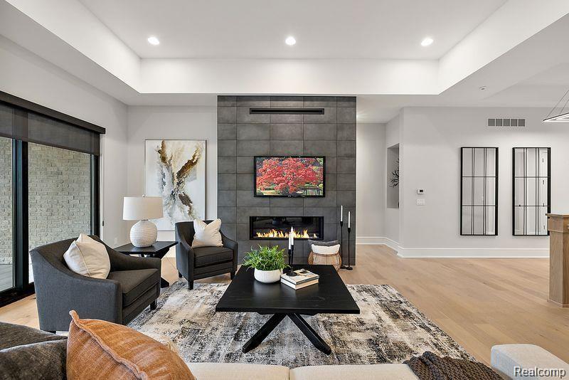 49315 VILLA Court