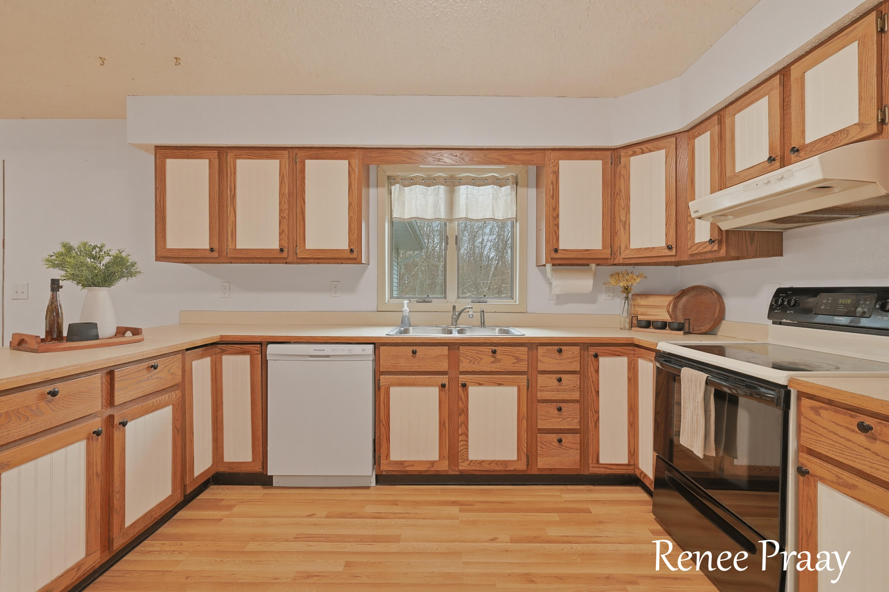 3830 Meadowbrook Lane