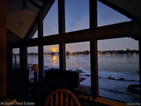 2501 Davista Drive Highland Charter Township MI 48356