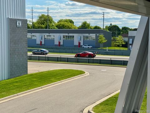 50 PIT Lane Pontiac City MI 48341