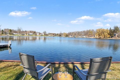 11591 PLEASANT VIEW Drive Hamburg Township MI 48169