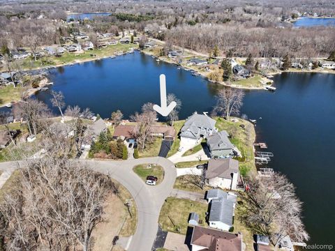 11591 PLEASANT VIEW Drive Hamburg Township MI 48169