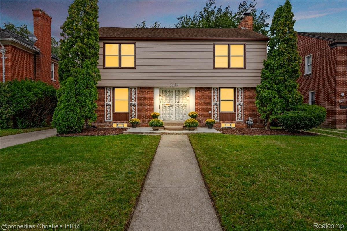 5139 W Outer Drive