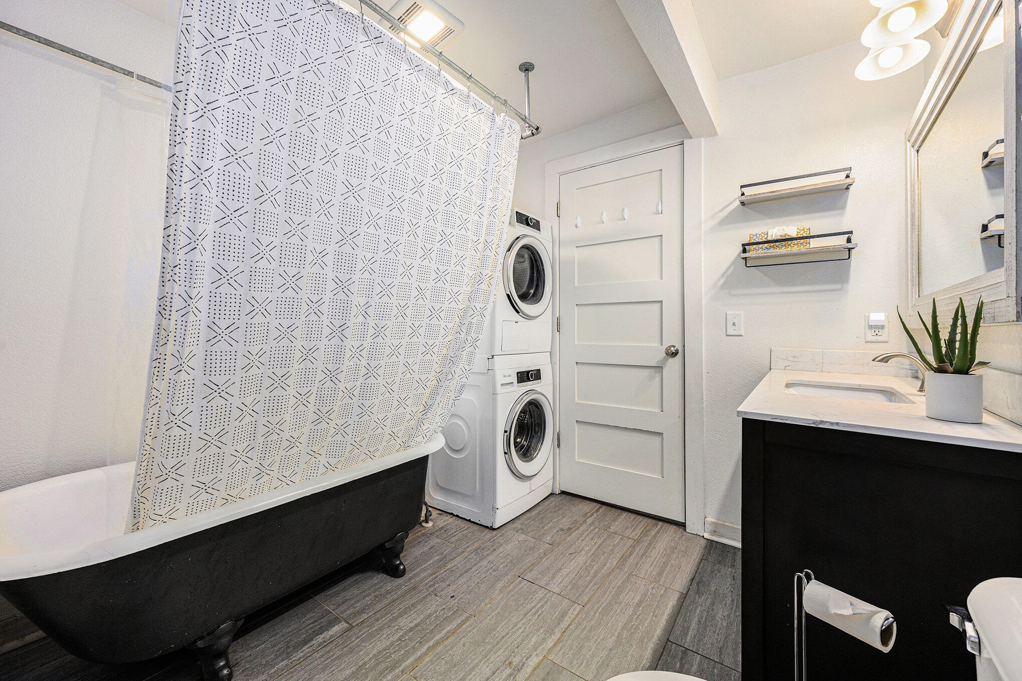 Kalamazoo, Michigan 49006, United States, 4 Bedrooms Bedrooms, ,2 BathroomsBathrooms,Residential,Active,244268