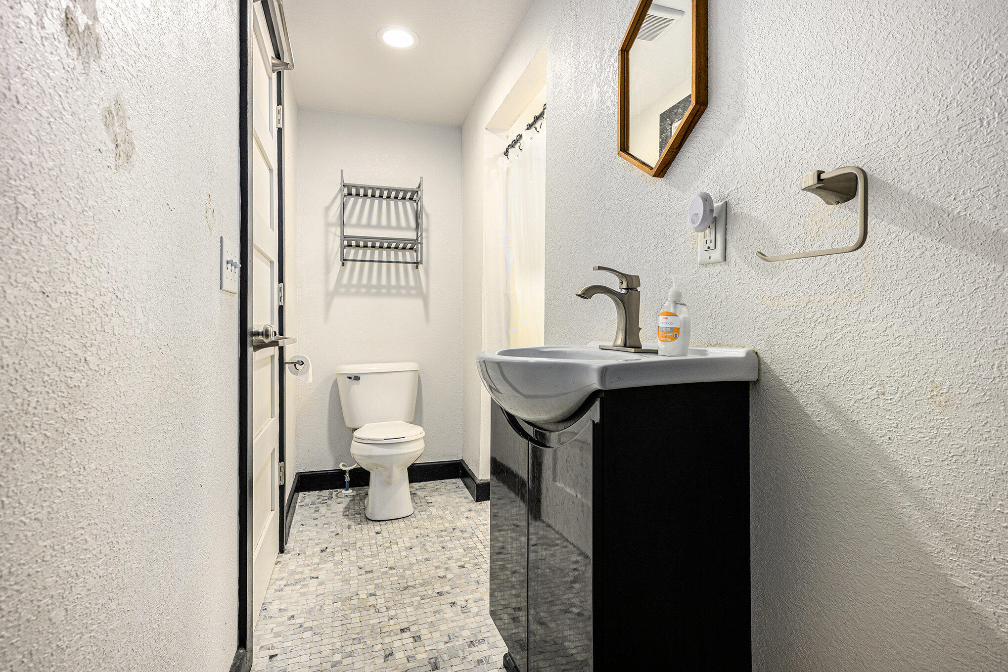 Kalamazoo, Michigan 49006, United States, 4 Bedrooms Bedrooms, ,2 BathroomsBathrooms,Residential,Active,244268