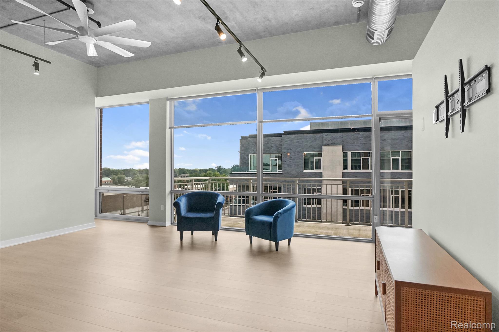 350 N Main Street 517