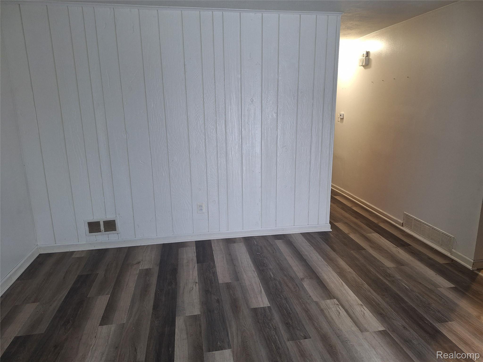 27028 Dartmouth Street