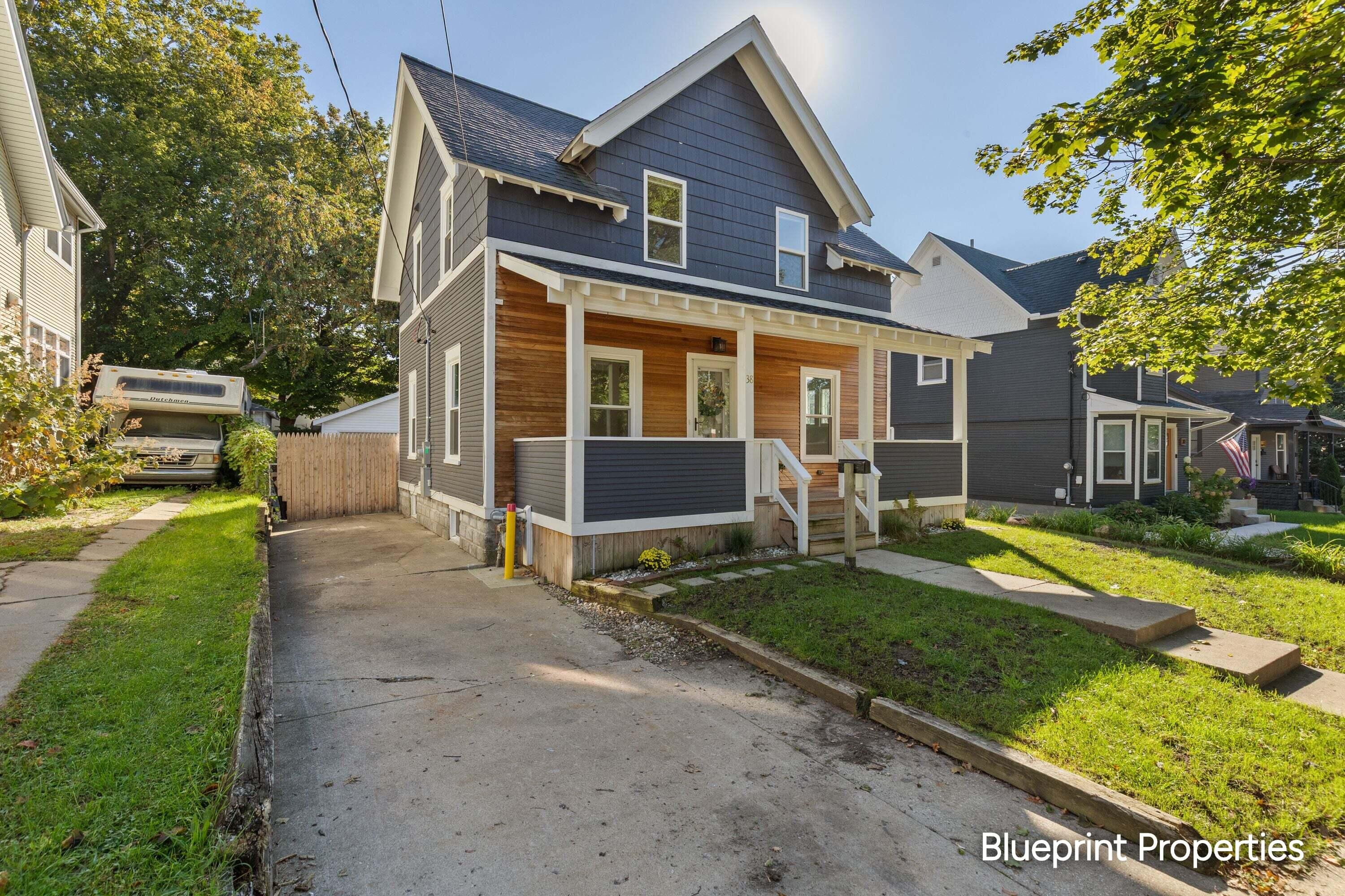 38 Benjamin Avenue NE