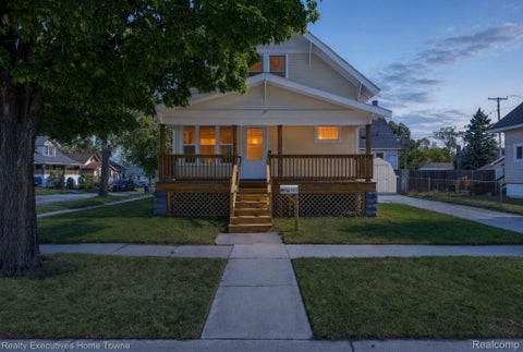Photo of 1502 15th Street, Port Huron City, MI 48060 (MLS # 20261077791)