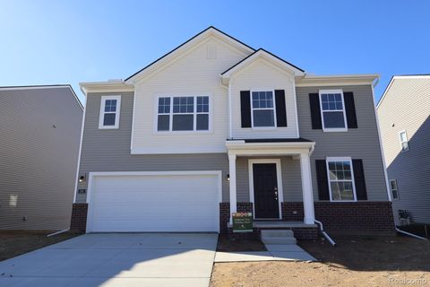 395 EDGE BROOK Drive Holly Township MI 48442