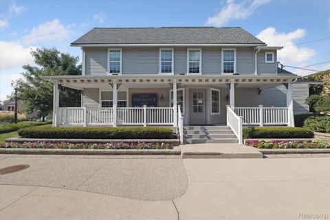 127 W University Drive Rochester City MI 48307