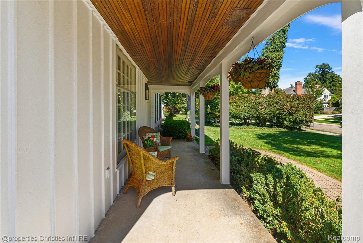 936 S Glenhurst Drive