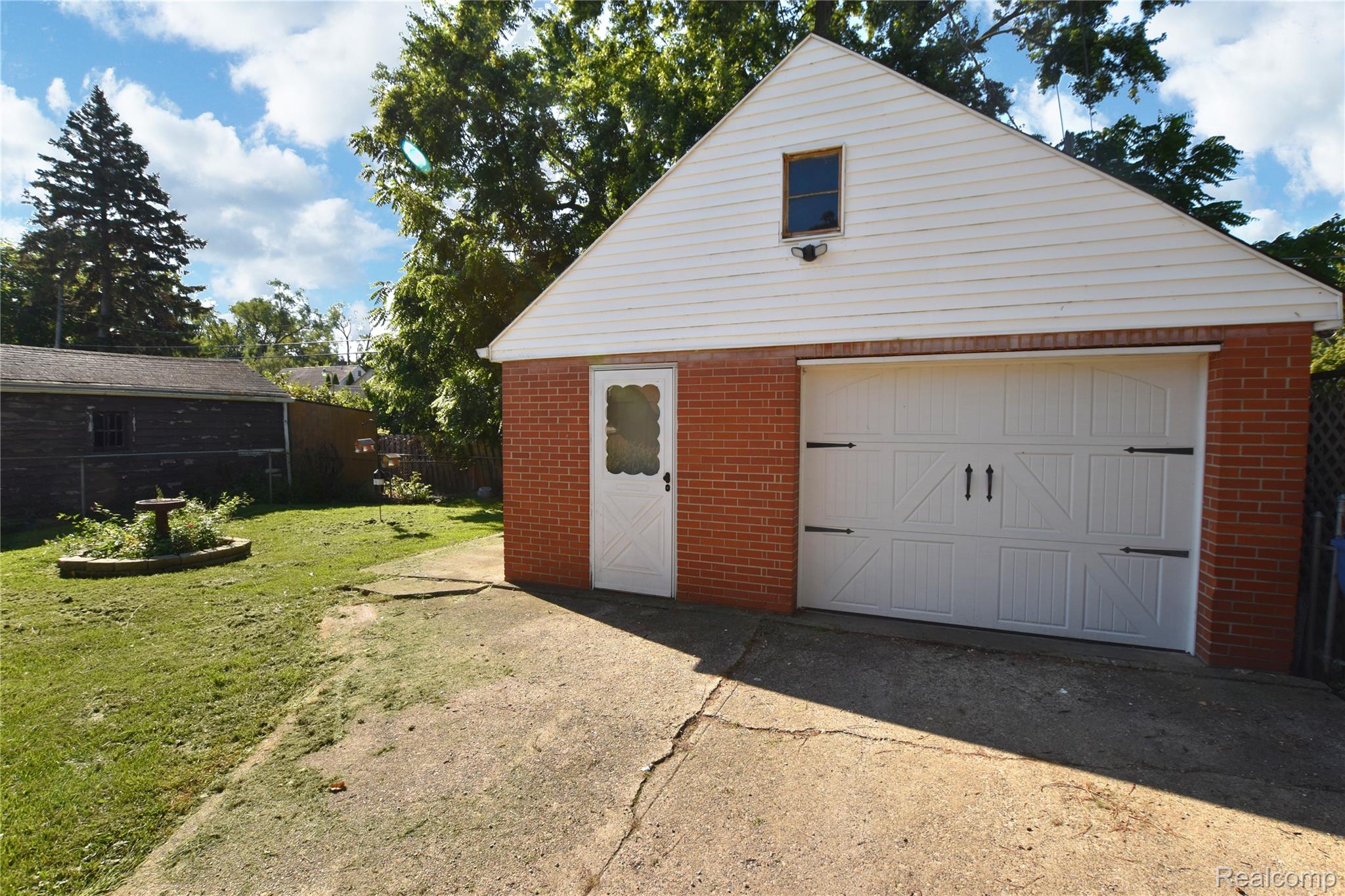 2606 E Court Street