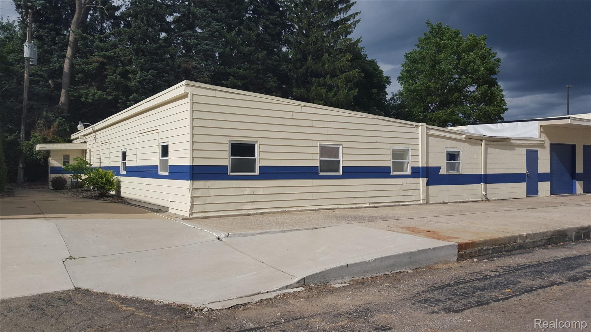 265 S Harris - Bldg B Road 206
