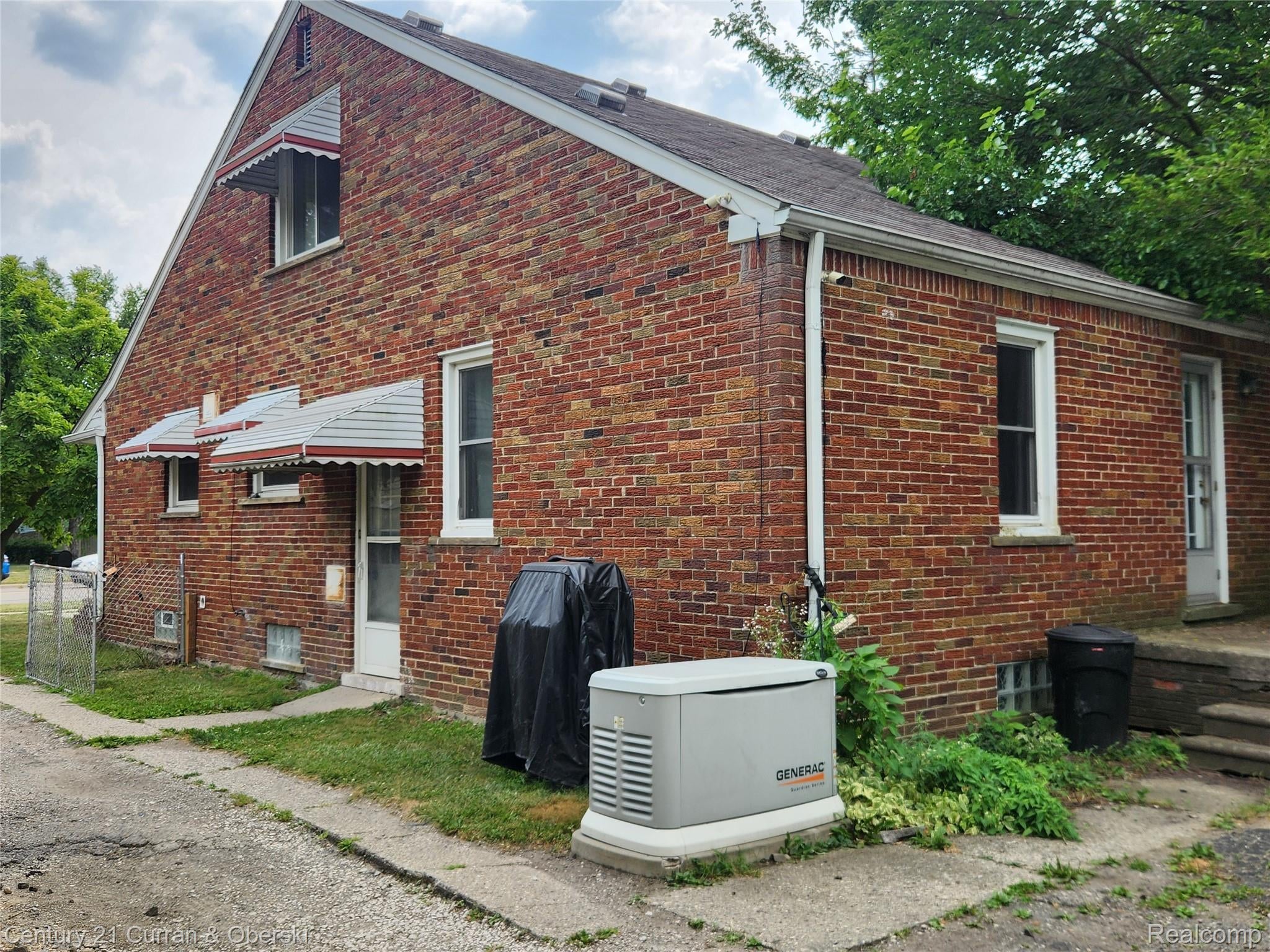 915 E 14 Mile Road