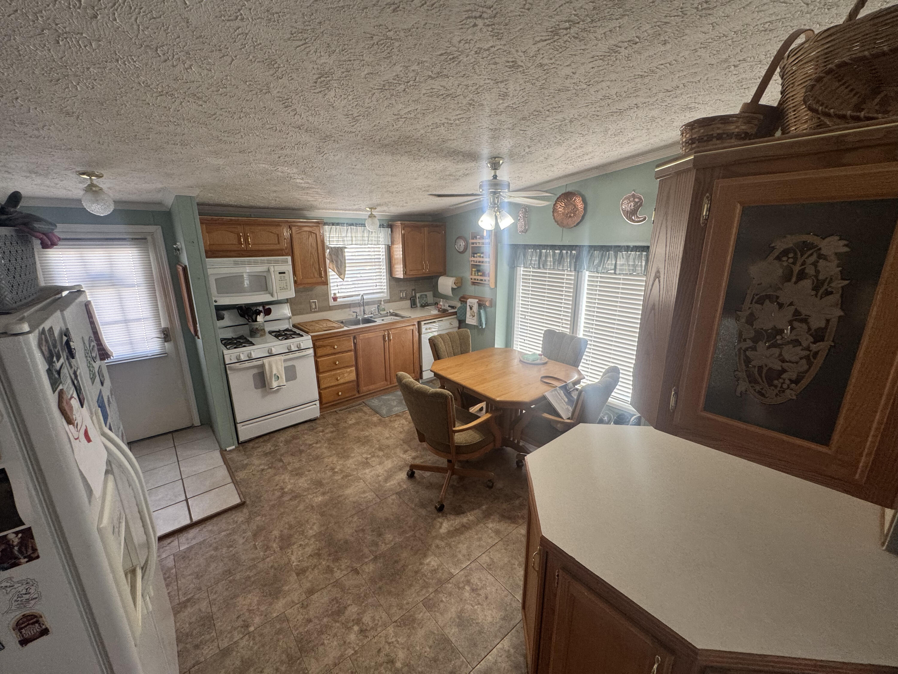 8962 Woodland Avenue 238