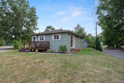 Tiny photo for 9303 Beechcrest Street, White Lake Charter Township, MI 48386 (MLS # 20261069358)