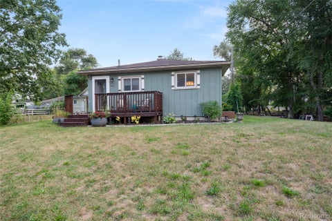 Photo of 9303 Beechcrest Street, White Lake Charter Township, MI 48386 (MLS # 20261069358)