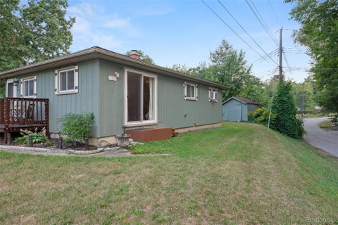 Tiny photo for 9303 Beechcrest Street, White Lake Charter Township, MI 48386 (MLS # 20261069358)