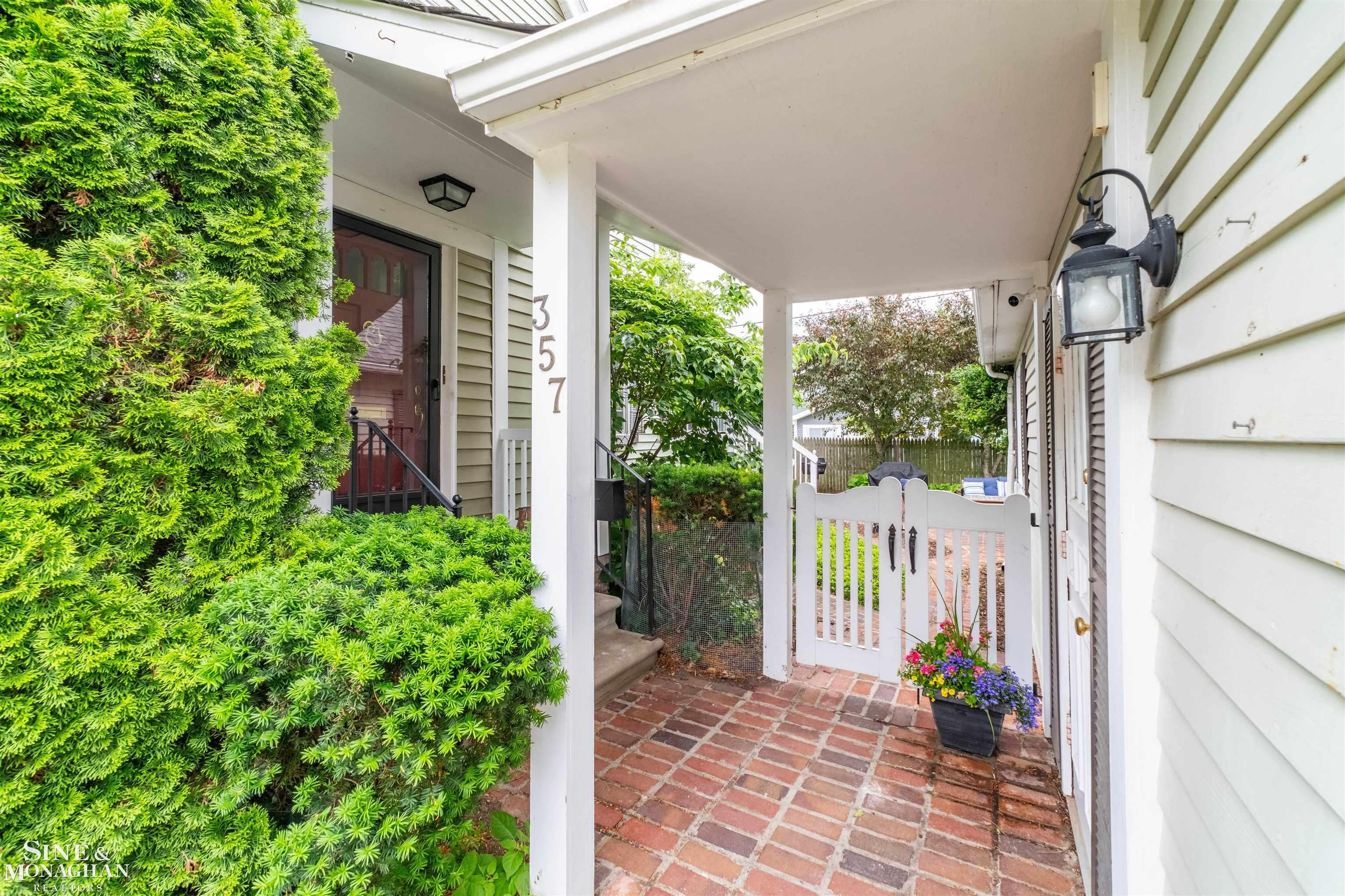 357 ROOSEVELT Pl. Place