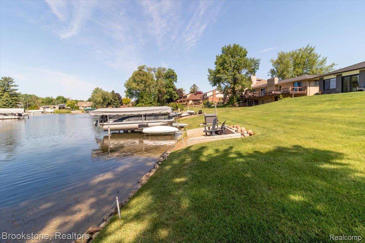 3378 Kingsway Drive