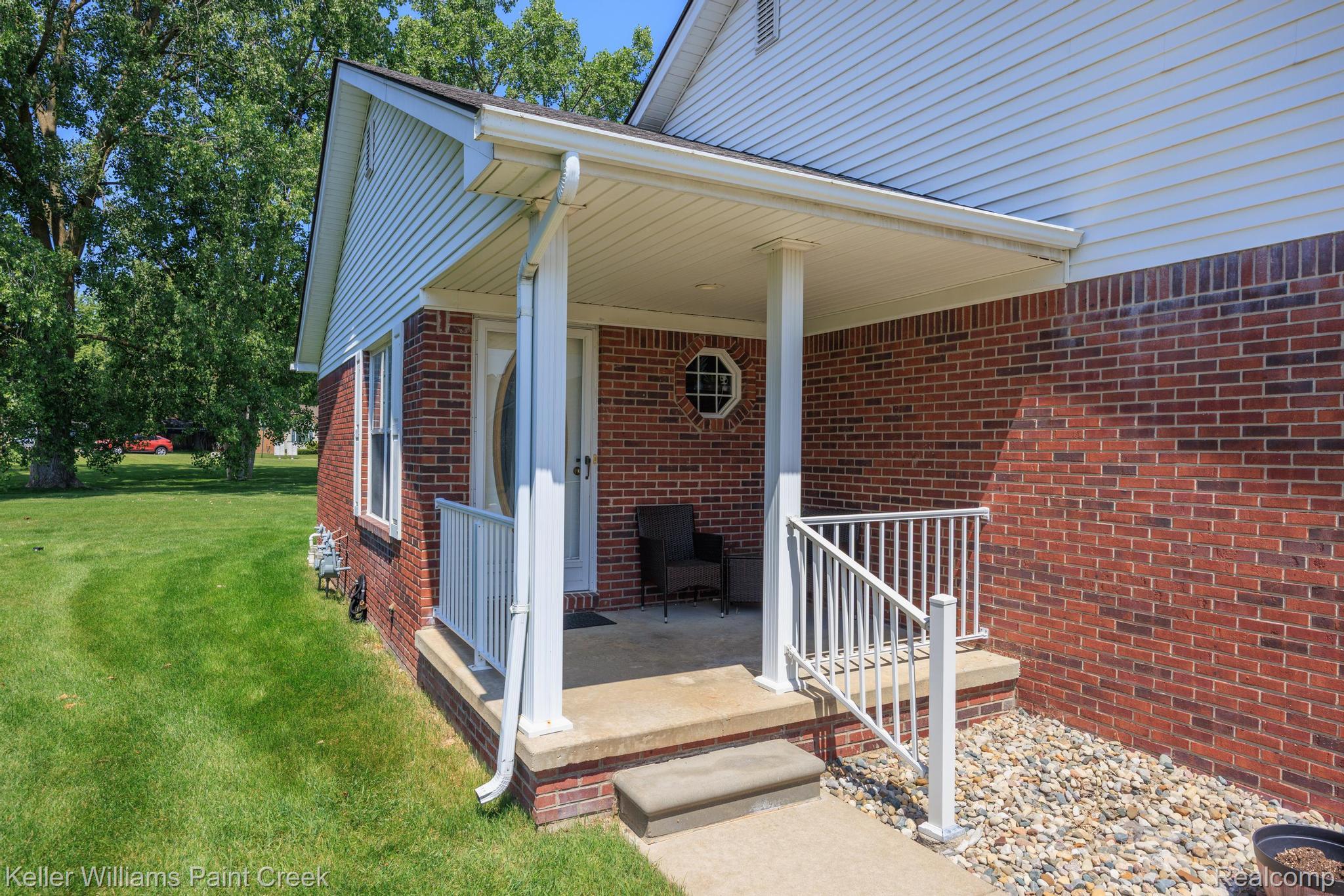 465 Victoria Lane