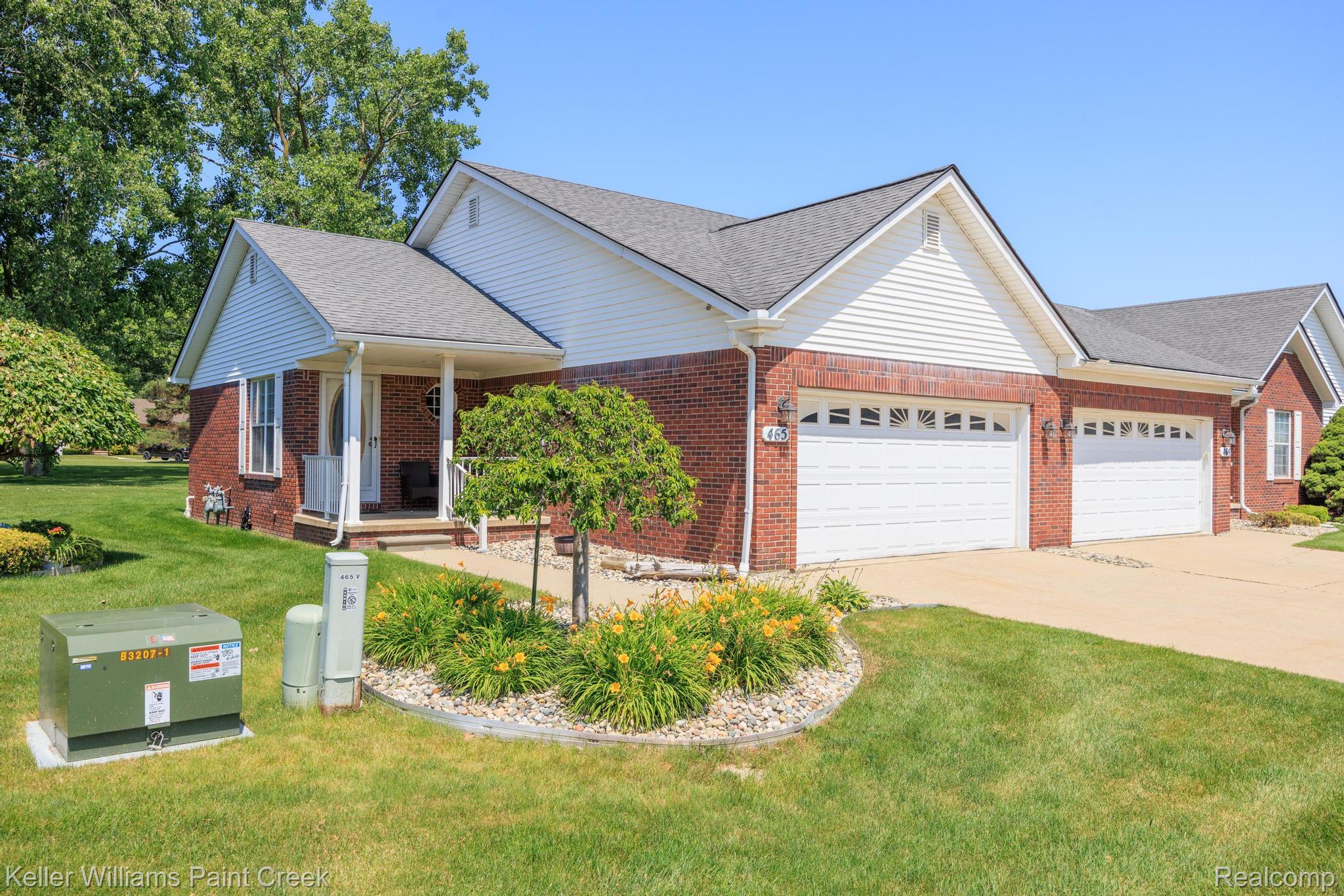 465 Victoria Lane