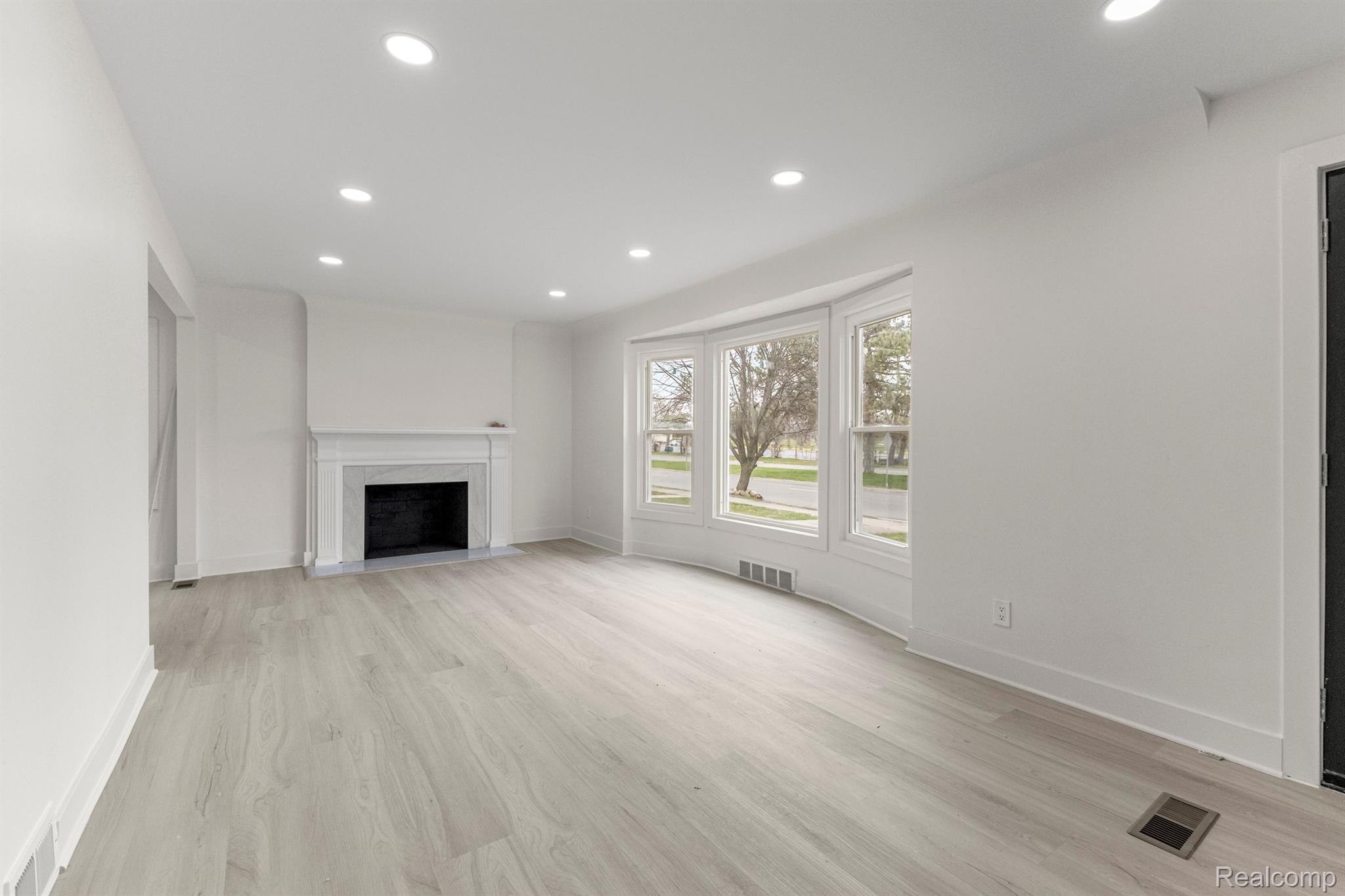 529 N MILITARY Street