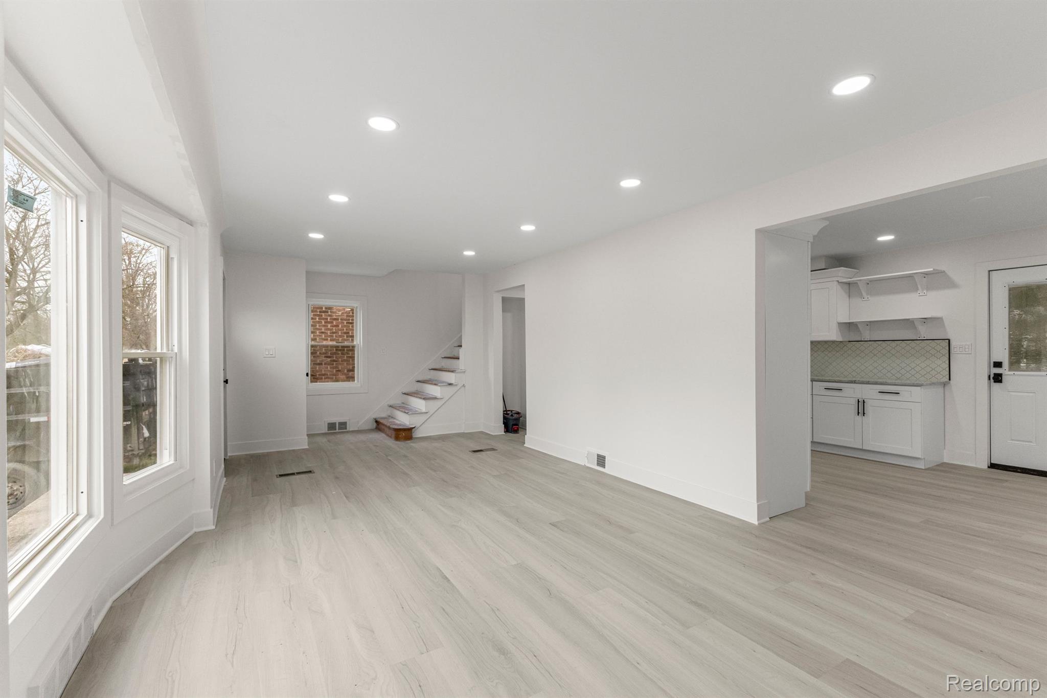 529 N MILITARY Street