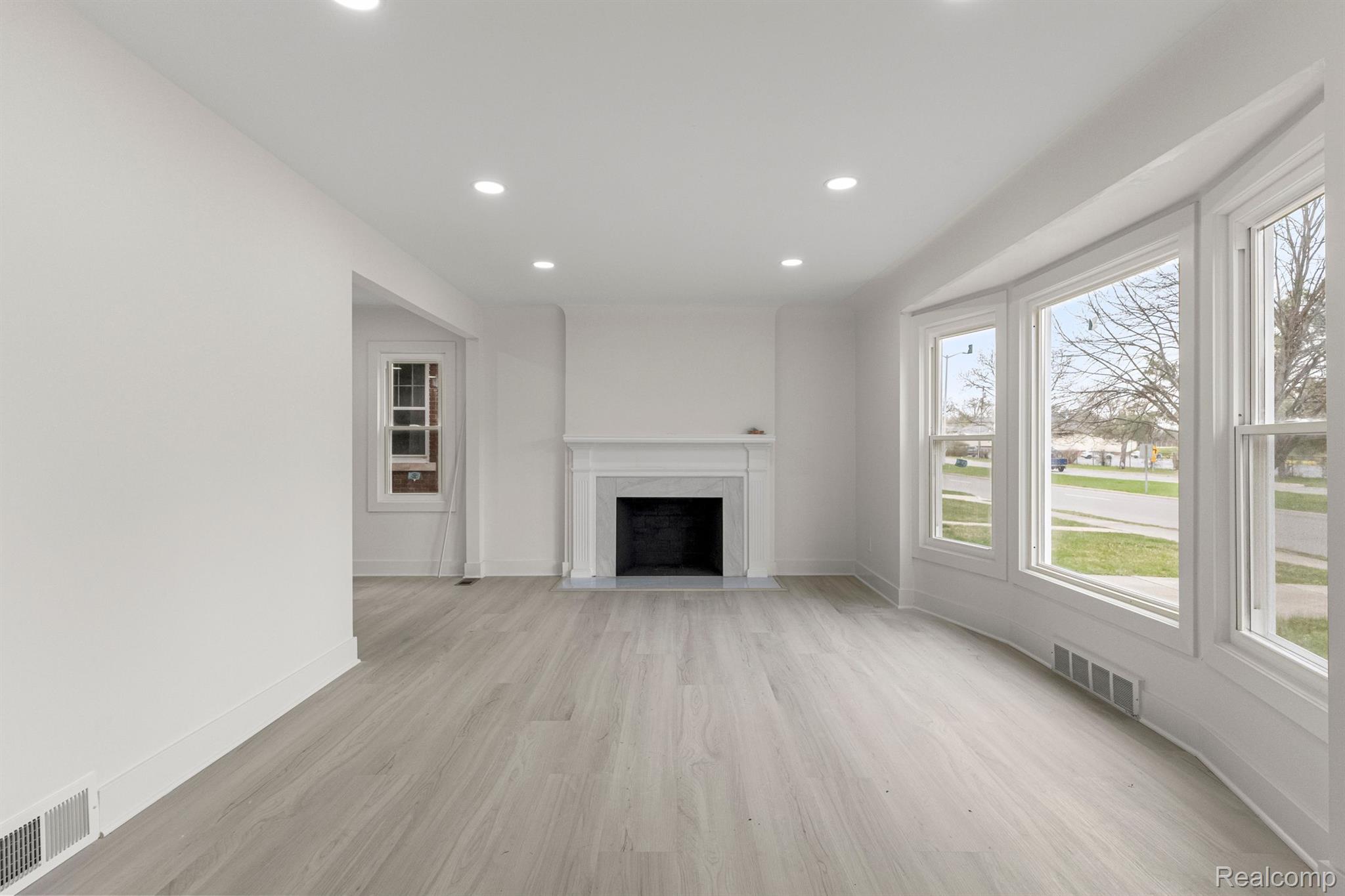 529 N MILITARY Street