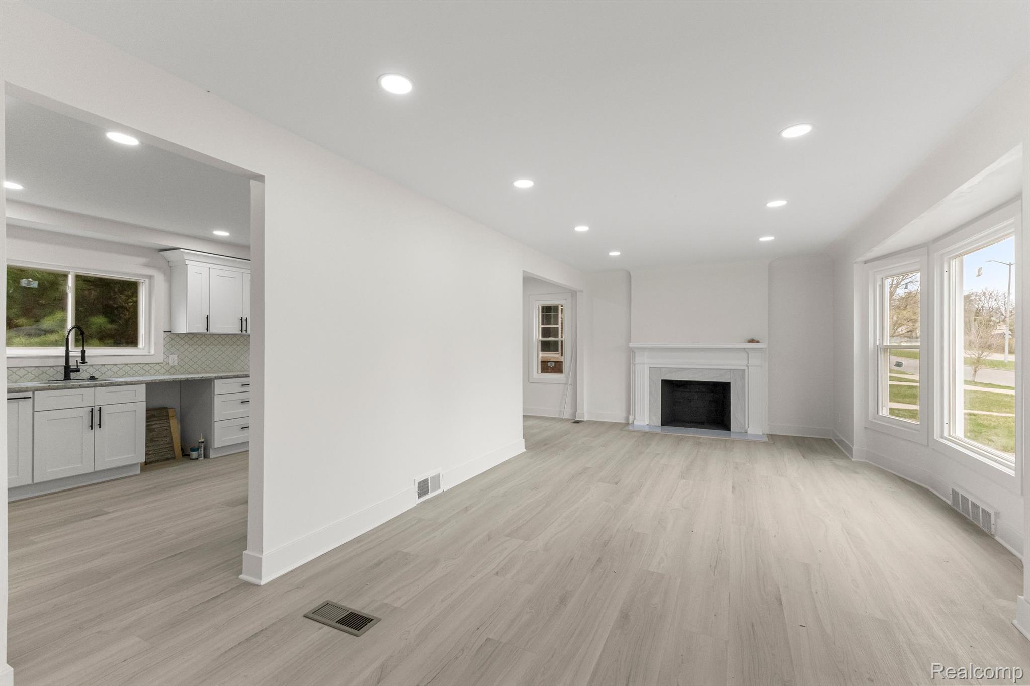 529 N MILITARY Street