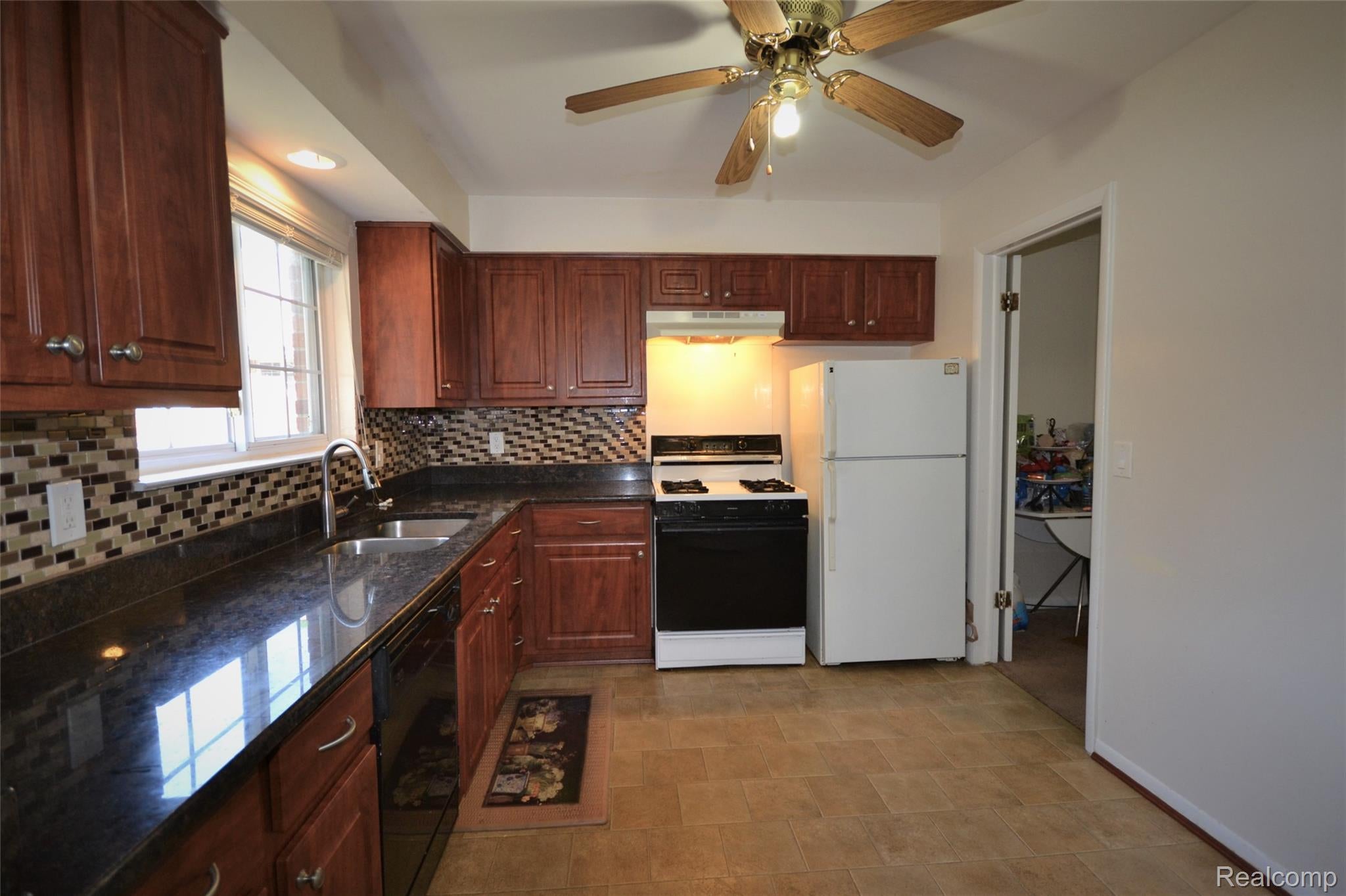 559 Fox Hills Drive N