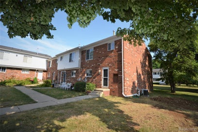 559 Fox Hills Drive N Bloomfield Hills City MI 48304
