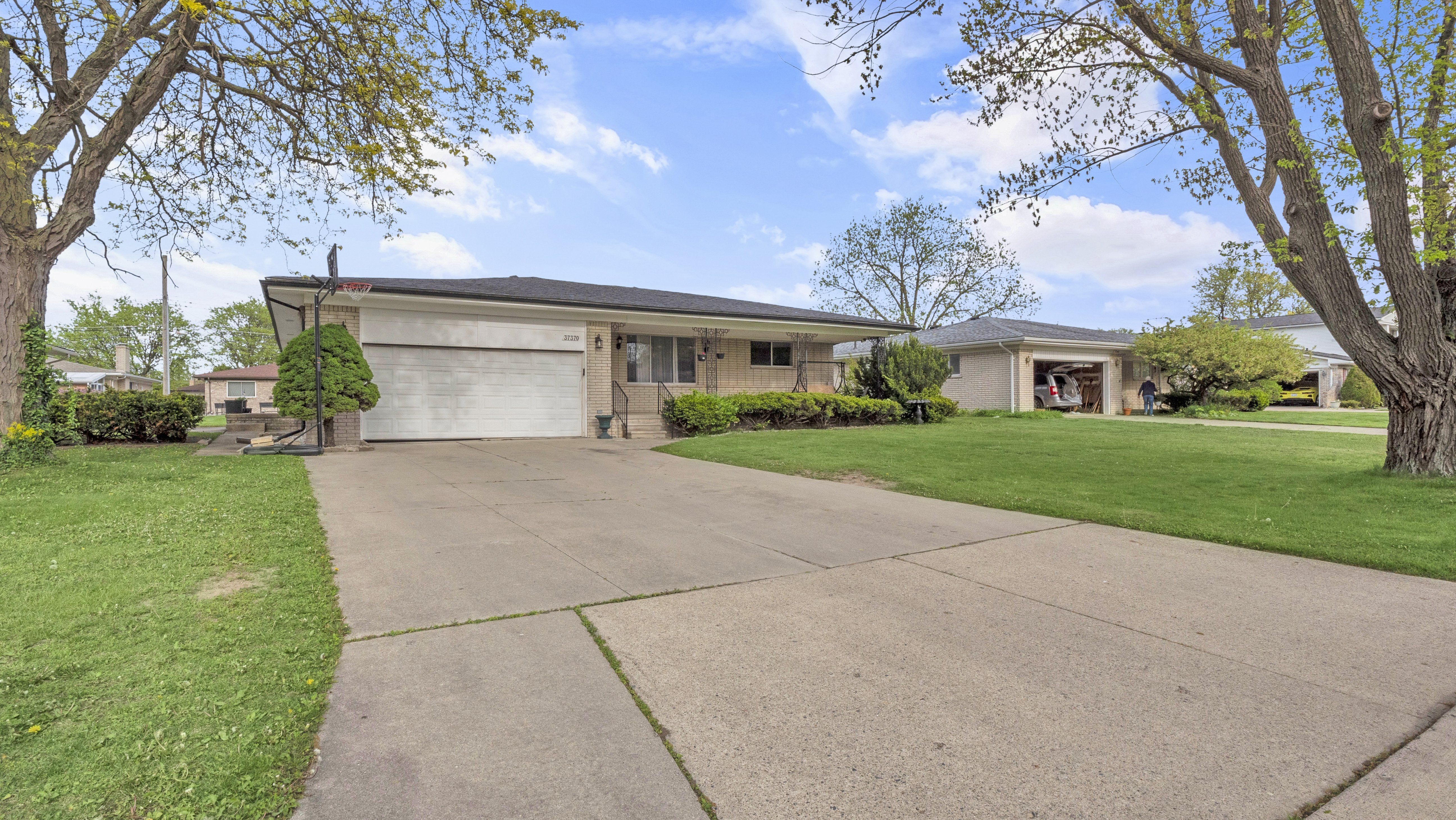37370 GREGORY Drive