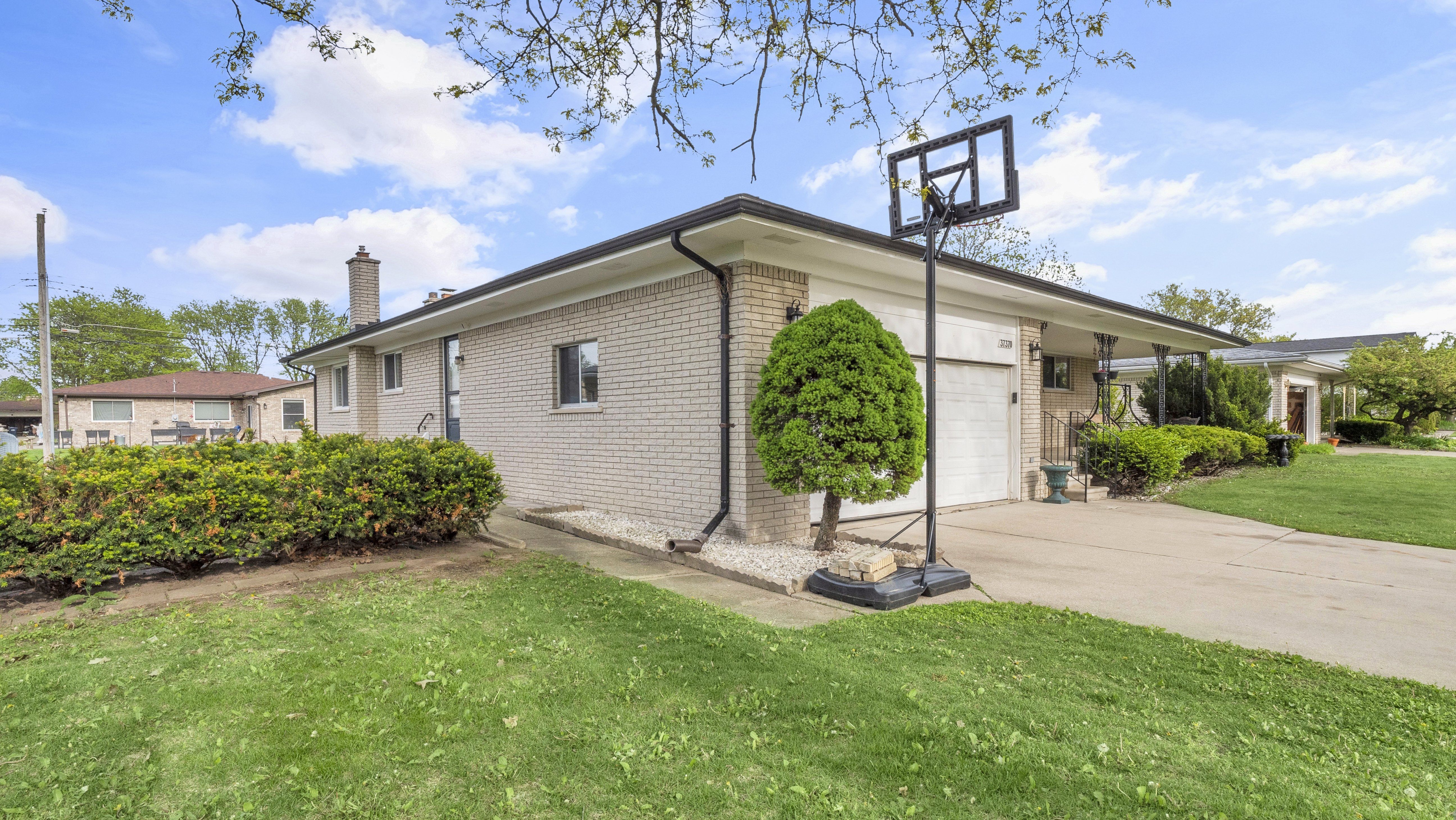 37370 GREGORY Drive