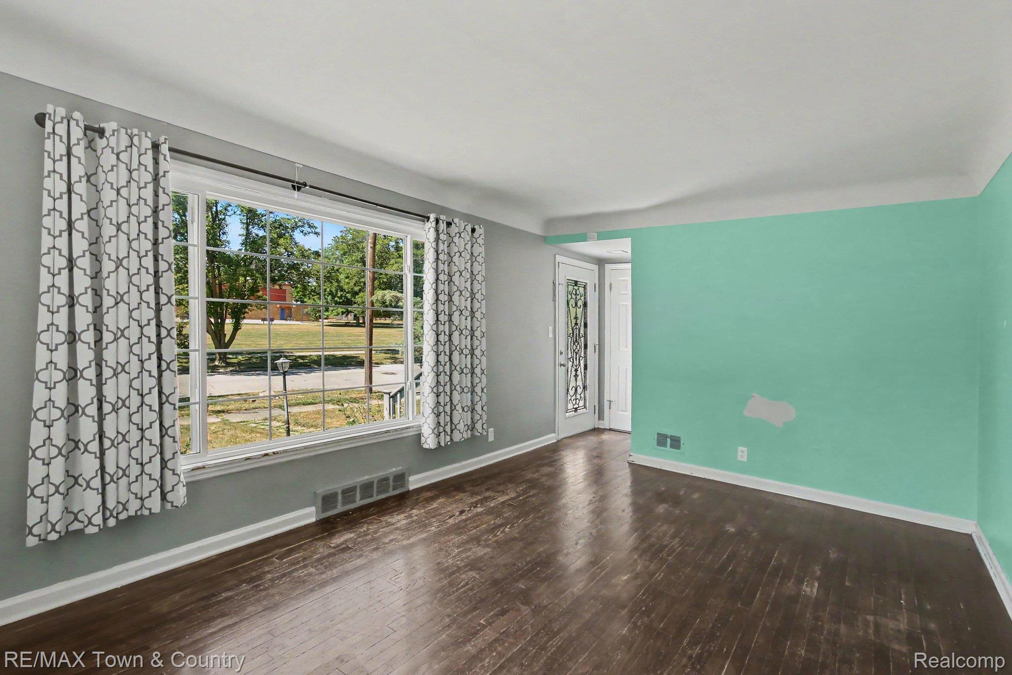 1115 E Vernon Drive