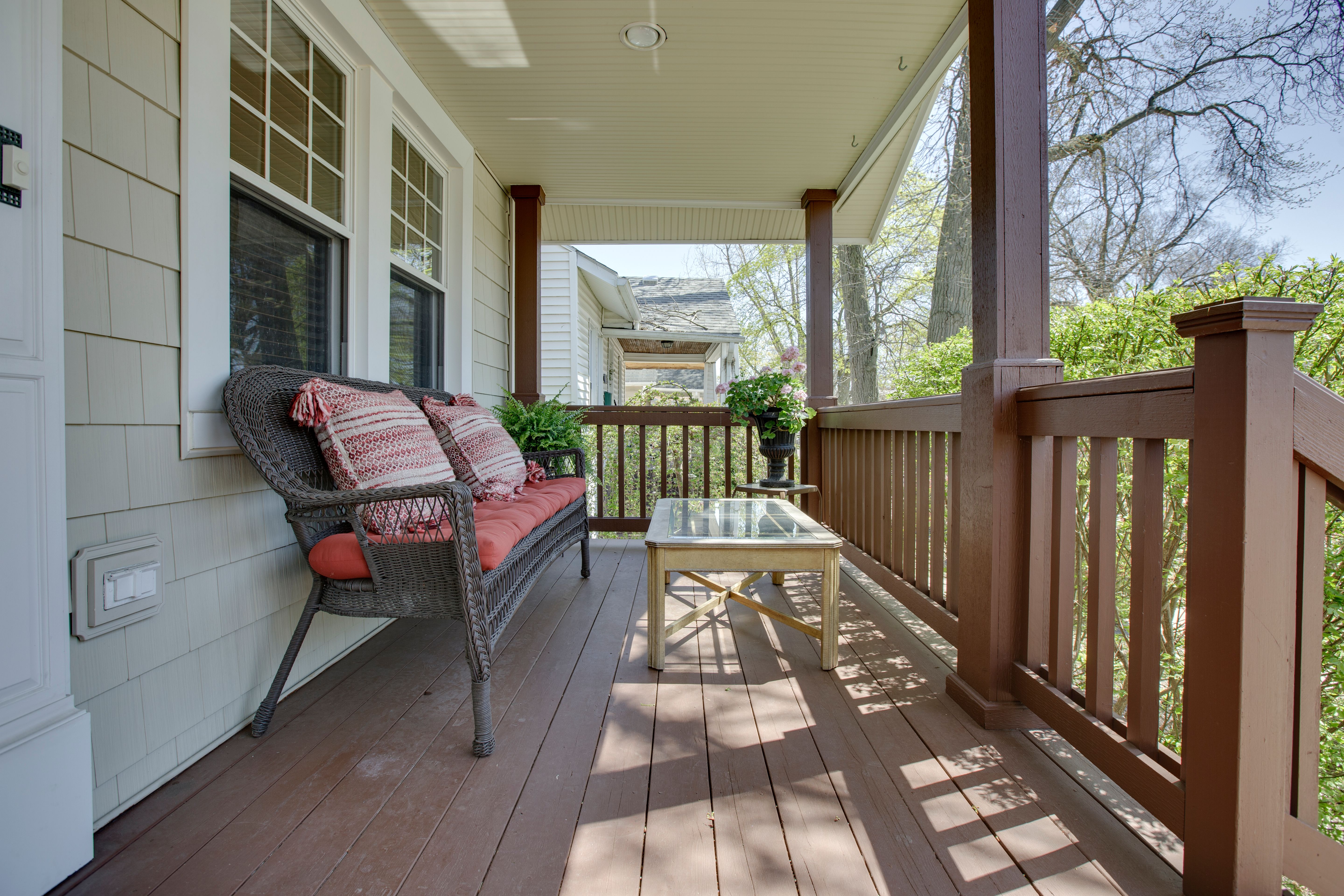 209 E WOODLAND Street