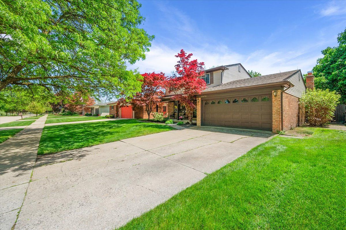 15672 ROBERT Drive