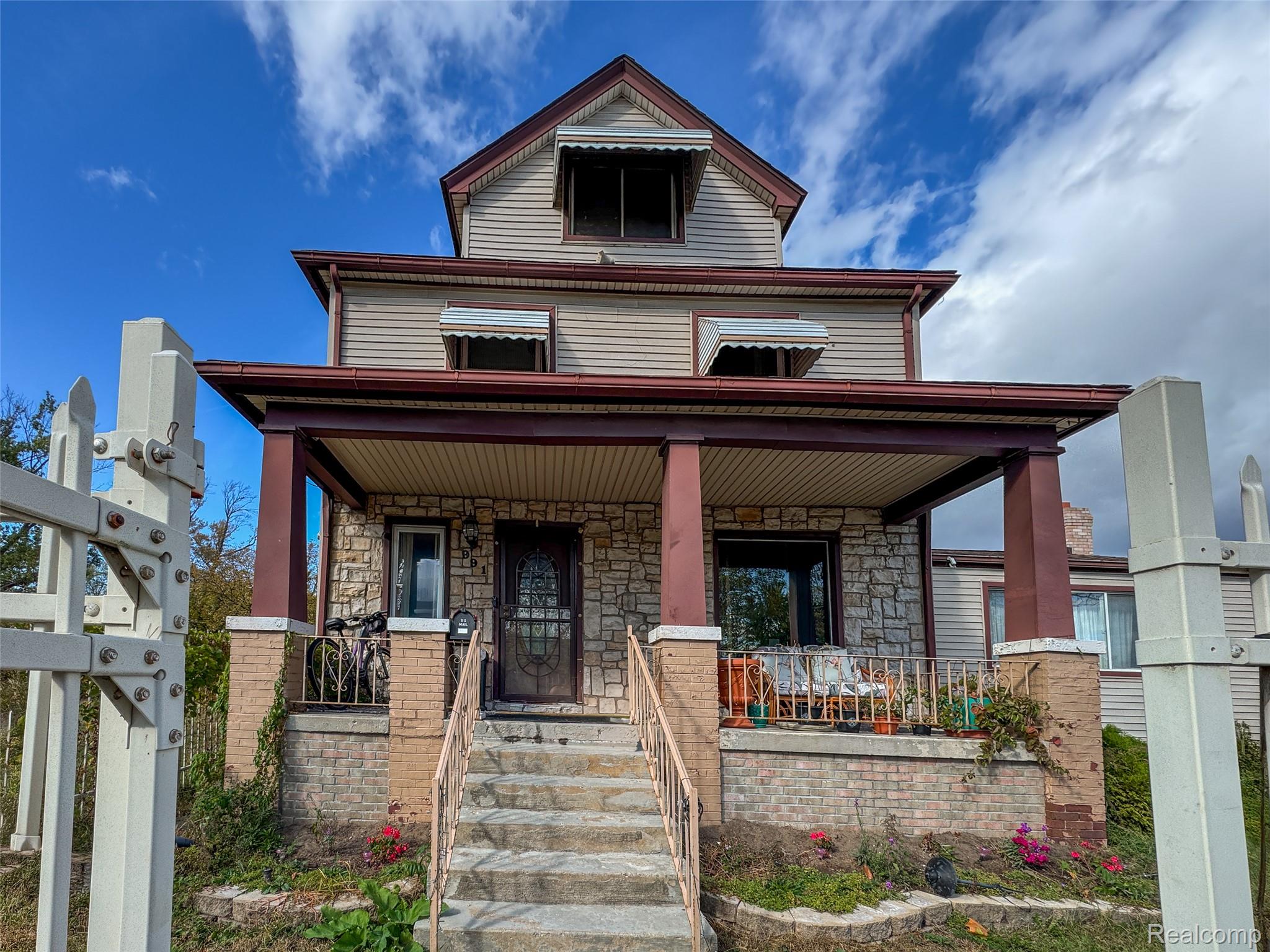 Detroit City, Michigan 48211, United States, 4 Bedrooms Bedrooms, ,3 BathroomsBathrooms,Residential,Coming Soon,234028