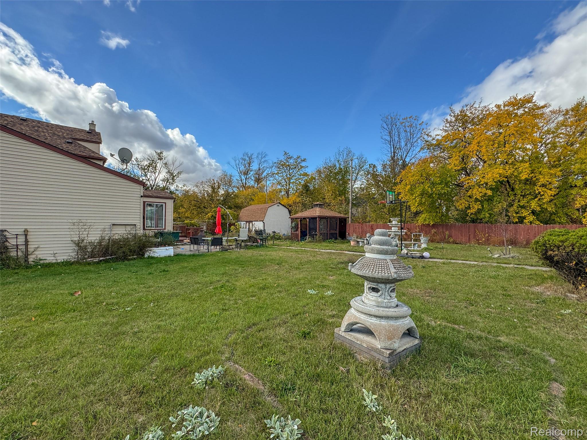 Detroit City, Michigan 48211, United States, 4 Bedrooms Bedrooms, ,3 BathroomsBathrooms,Residential,Coming Soon,234028