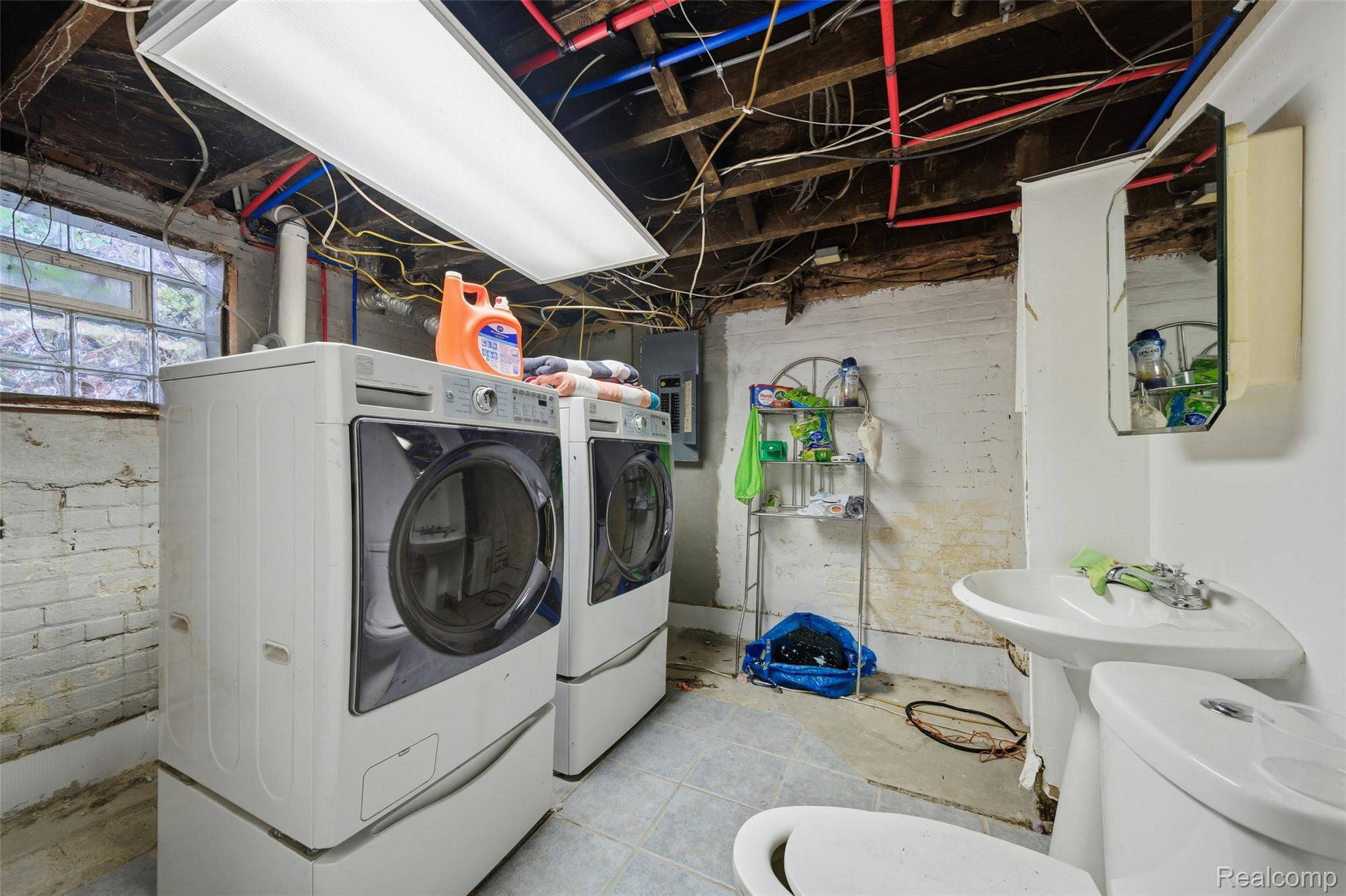 Detroit City, Michigan 48211, United States, 4 Bedrooms Bedrooms, ,3 BathroomsBathrooms,Residential,Coming Soon,234028